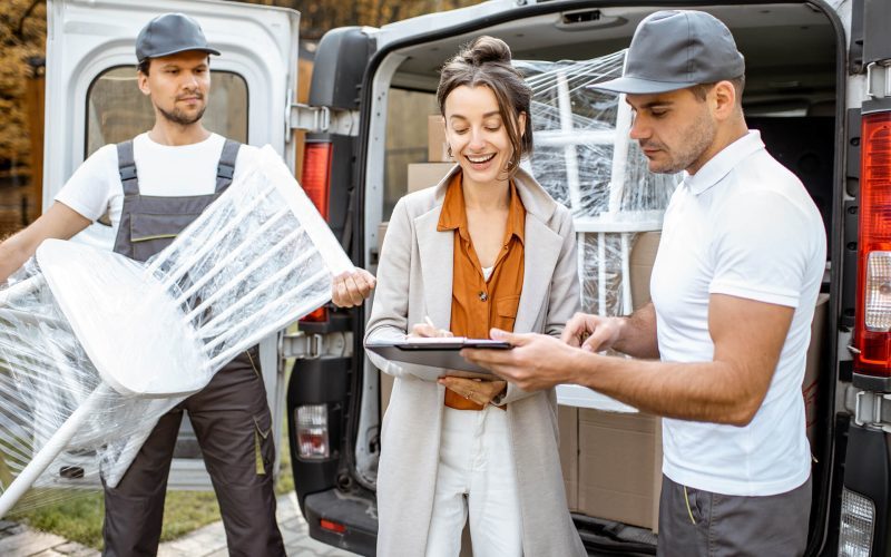 movers-delivering-goods-during-a-relocation-6FGEZ85-rb5fer83inqh29srhu5aikumn4jrzw34u9cizbuefc